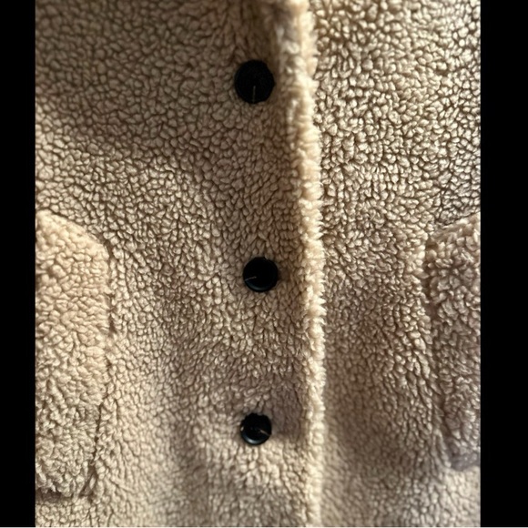 Abercrombie and Fitch Fur coat - Picture 4 of 5